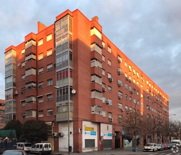 Avenida Orovilla, 38-42, Madrid, Madrid for sale - Building Photo - Image 1 of 1