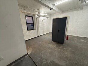 150 W 21st St, New York, NY for lease Interior Photo- Image 2 of 6