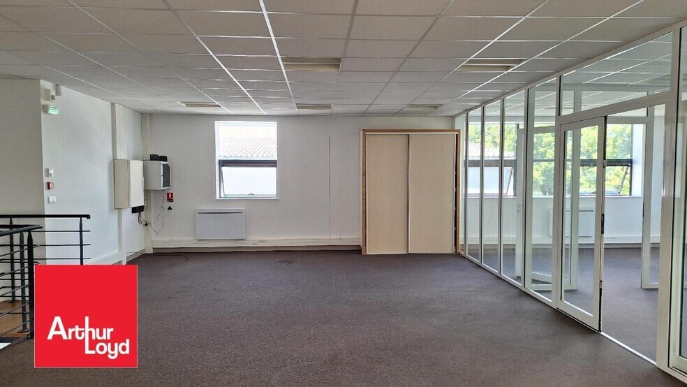 Office in Chartres for lease - Interior Photo - Image 3 of 4