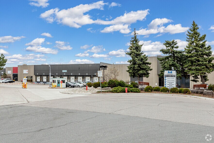 110 Iron St, Toronto, ON à louer - Photo du bâtiment - Image 3 de 3