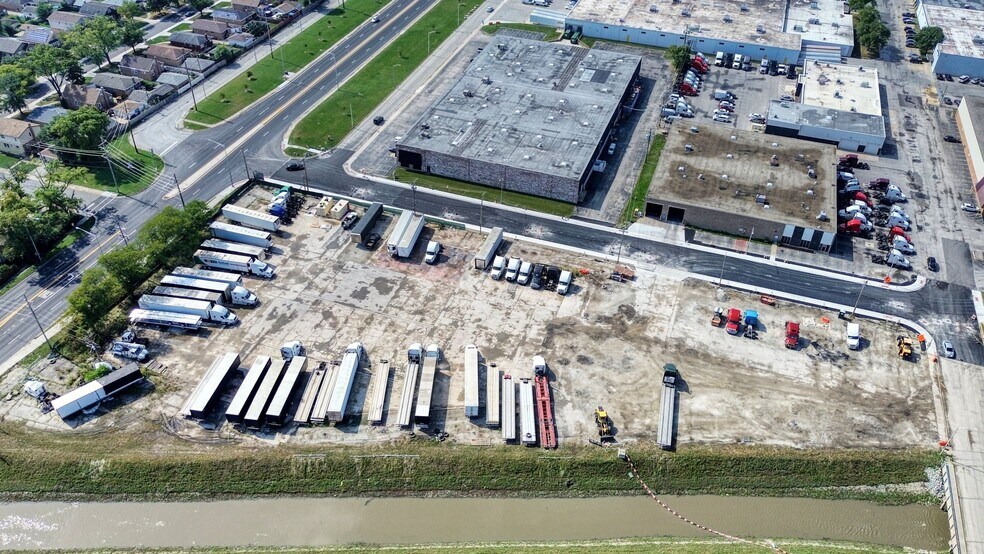 2001 W Cermak Rd, Broadview, IL à louer - Photo du bâtiment - Image 2 de 2