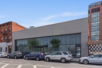 55 Kent Ave, Brooklyn, NY à louer Photo du bâtiment- Image 1 de 8