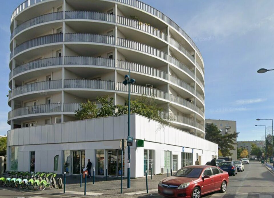 Retail in Pantin for sale Building Photo- Image 1 of 2