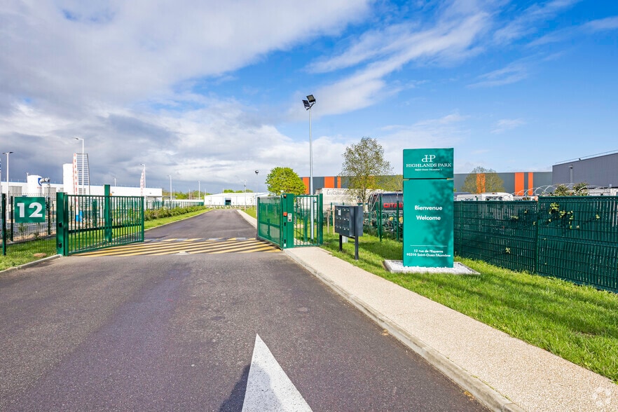 Rue De L'Equerre, Saint-Ouen-l'Aumône for lease - Building Photo - Image 2 of 2