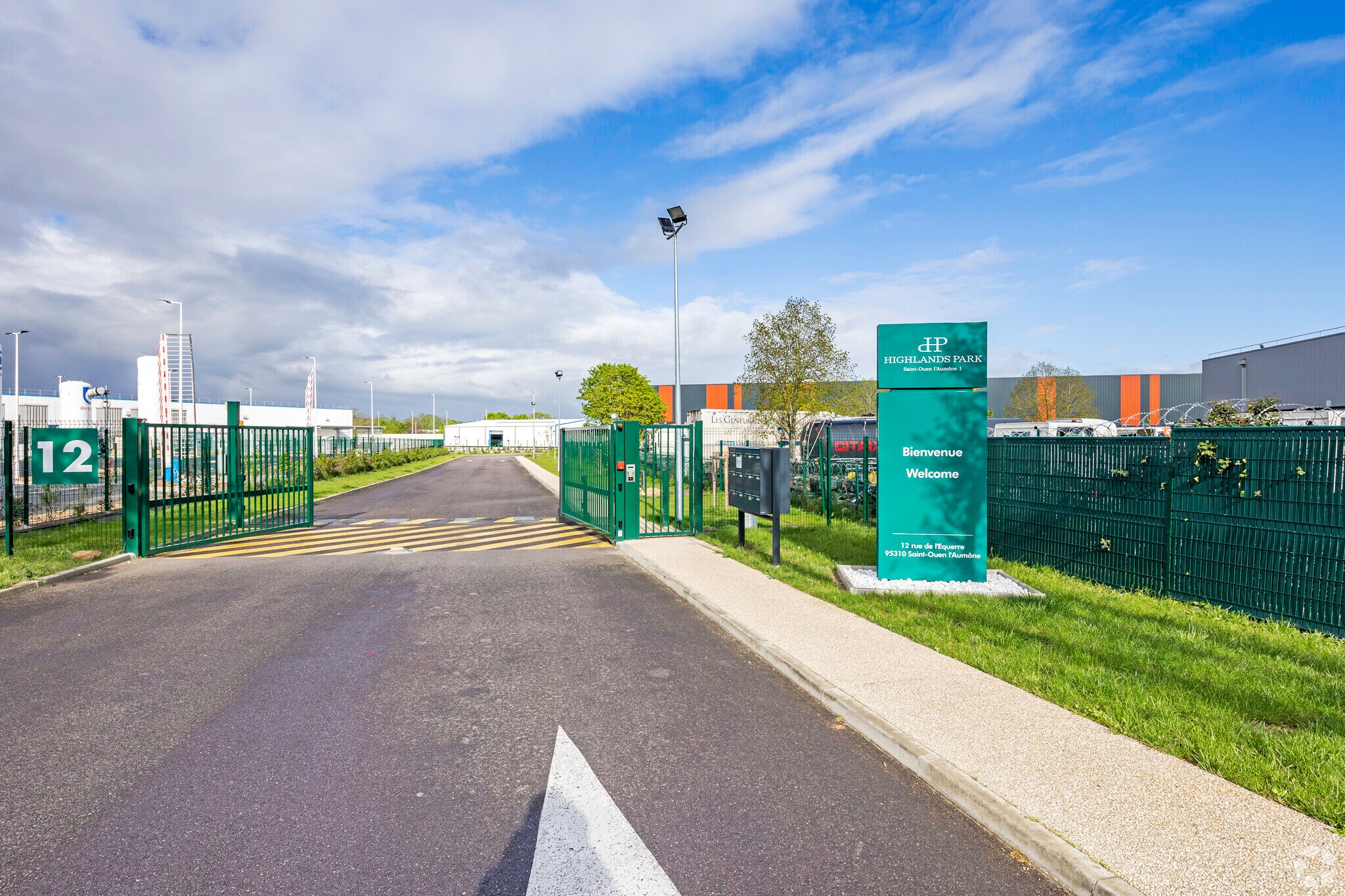 Office in SAINT-OUEN-L'AUMONE for lease Building Photo- Image 1 of 3