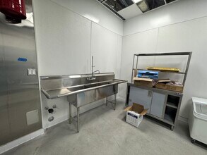 21355 Sherman Way, Canoga Park, CA for lease Interior Photo- Image 2 of 7