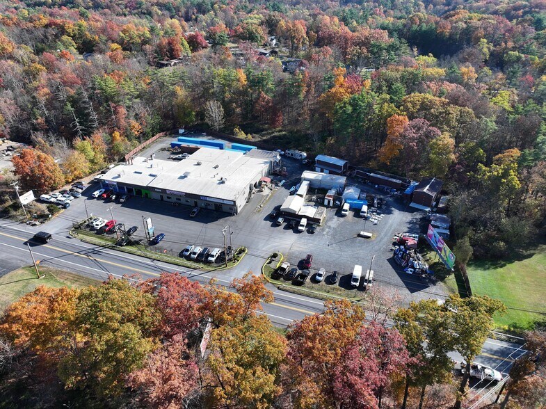 2320 Route 9W, Saugerties, NY à louer - Photo du bâtiment - Image 2 de 6