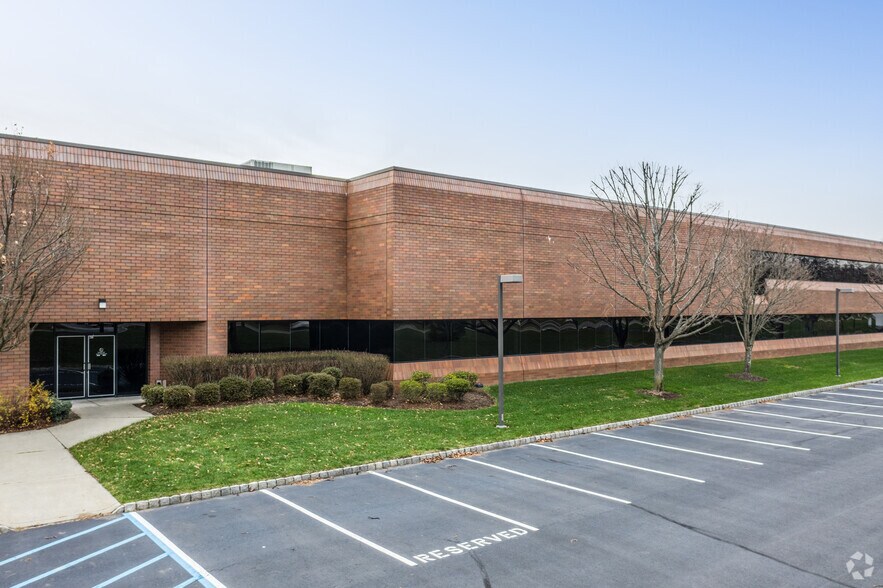 19 Chapin Rd, Pine Brook, NJ à louer - Photo du bâtiment - Image 2 de 6