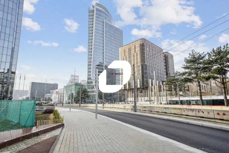 Flex in Lyon for lease Building Photo- Image 1 of 9