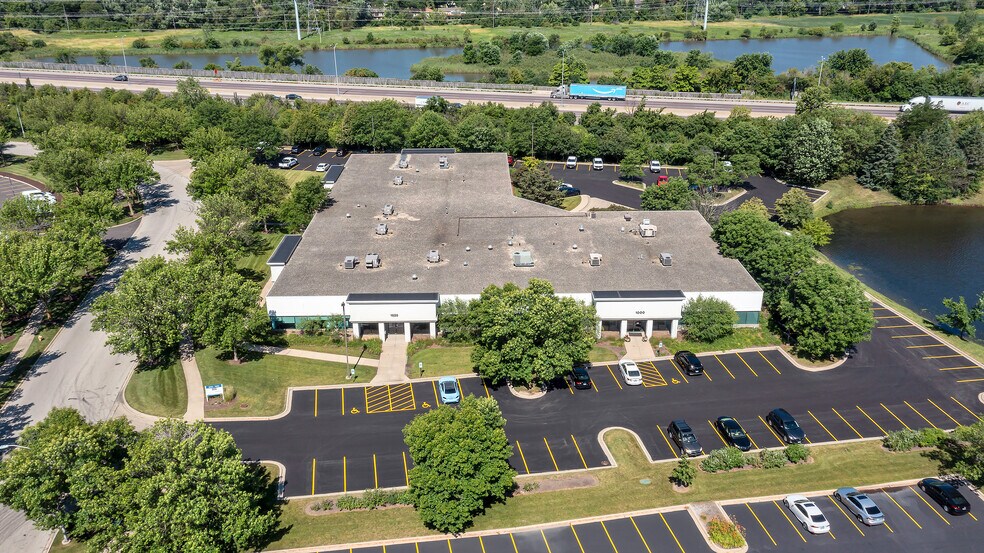 821-881 Parkview Blvd, Lombard, IL à louer - Photo du bâtiment - Image 1 de 16