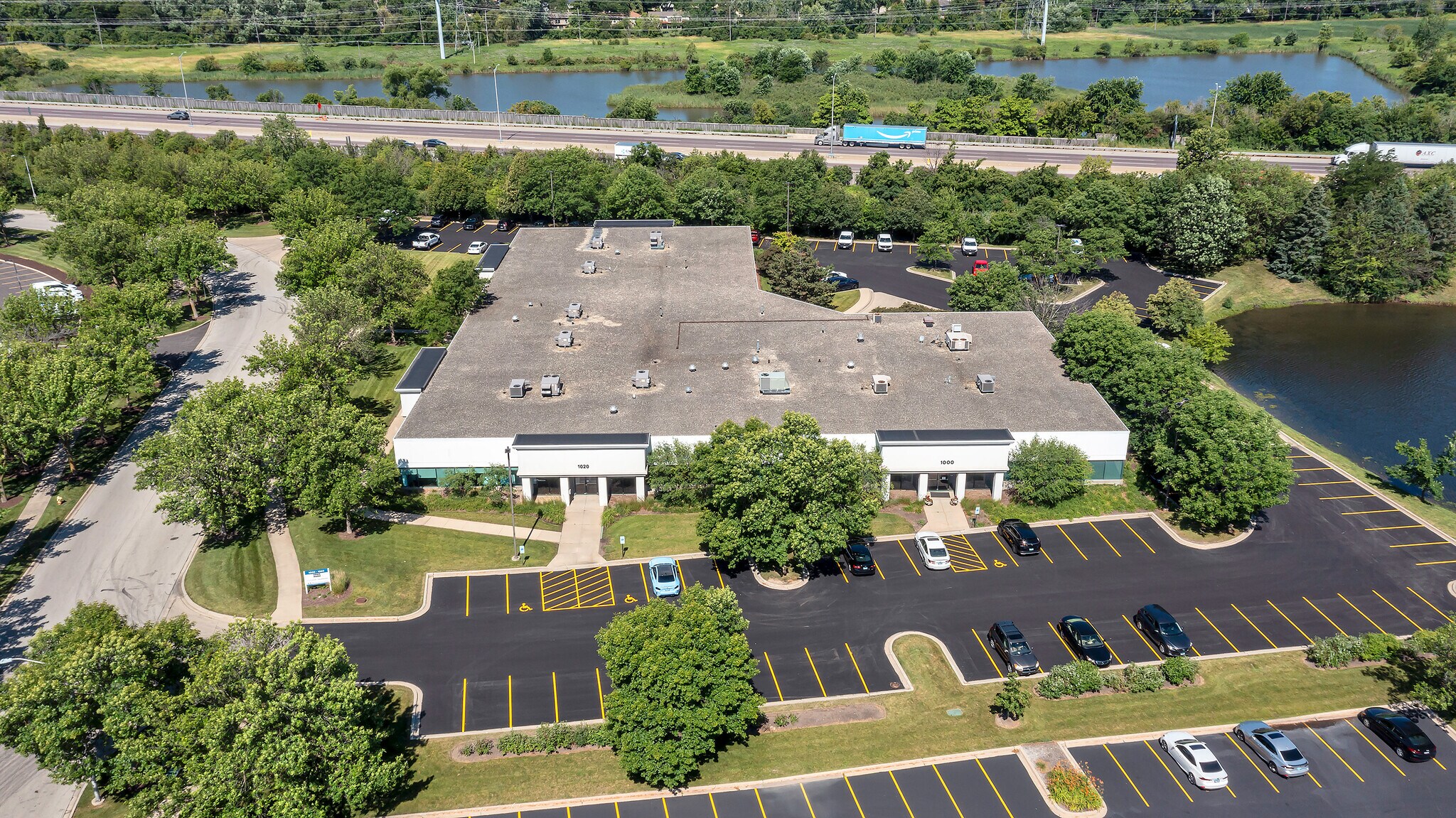 821-881 Parkview Blvd, Lombard, IL à louer Photo du bâtiment- Image 1 de 17