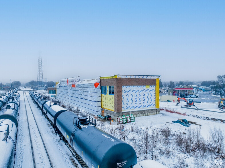 561 York Rd, Guelph, ON à louer - Photo du bâtiment - Image 3 de 6