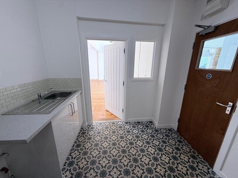 54-58 Queens Rd, Doncaster à louer - Photo du bâtiment - Image 3 de 9