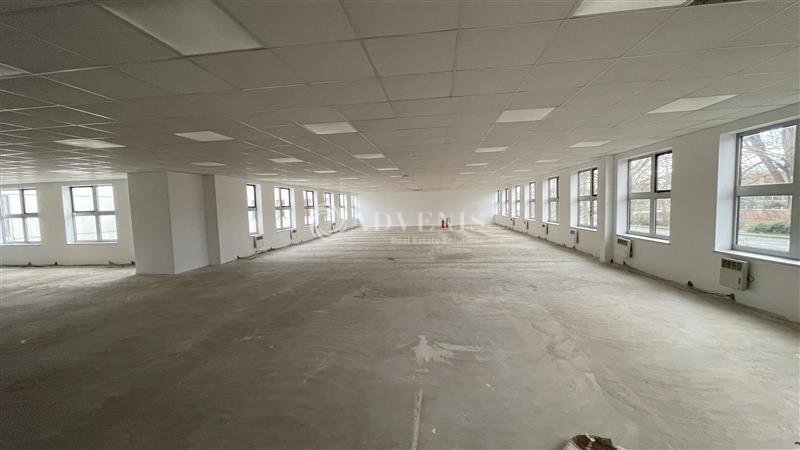 Office in Saint-Thibault-des-Vignes for lease - Interior Photo - Image 2 of 8
