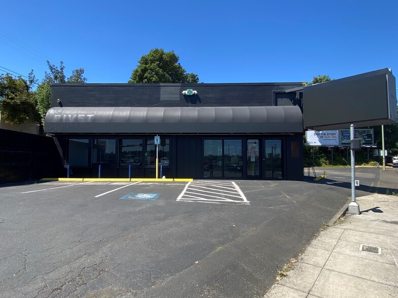 5035 SE McLoughlin Blvd, Portland, OR for lease - Primary Photo - Image 1 of 6