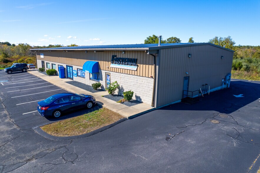 793 W Center St, West Bridgewater, MA à vendre - Photo du bâtiment - Image 2 de 6