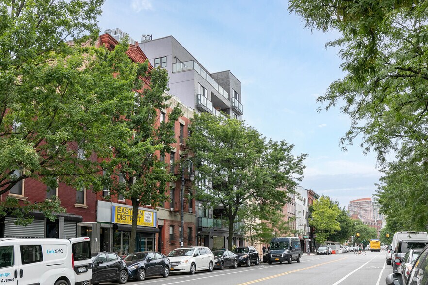 1059 Manhattan Ave, Brooklyn, NY à louer - Photo du bâtiment - Image 3 de 6