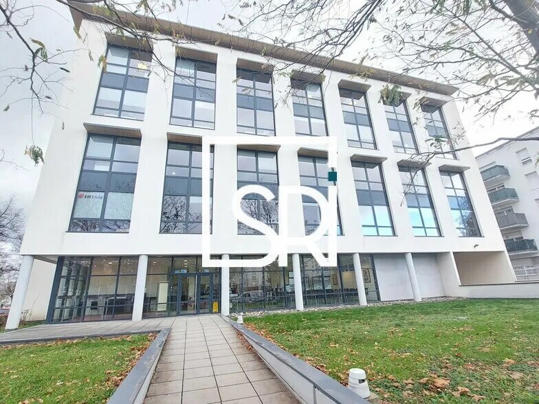 Office in Clermont-Ferrand for lease - Building Photo - Image 1 of 22