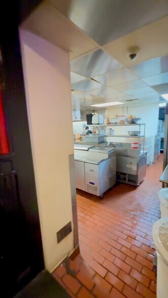 6365 Peachtree Industrial Blvd, Atlanta, GA à vendre - Vidéo sur l’inscription commerciale - Image 3 de 50