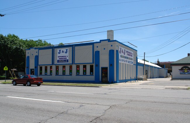 More details for 1901 W Saginaw St, Lansing, MI - Retail for Sale