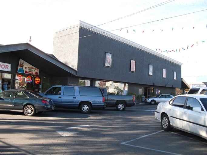 8219-8229 Canoga Ave, Canoga Park, CA à louer Photo du bâtiment- Image 1 de 3