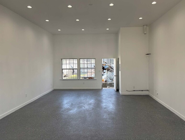 10036-10038 S Western Ave, Los Angeles, CA for lease - Interior Photo - Image 3 of 7