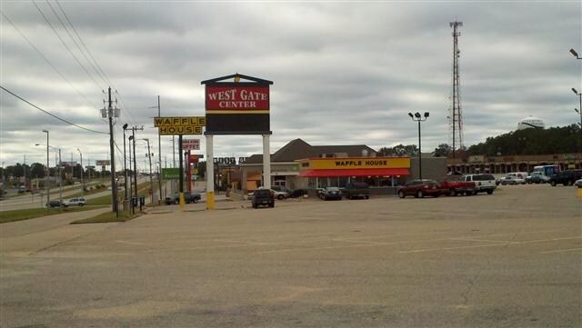 621 Boll Weevil Cir, Enterprise, AL à vendre - Photo du bâtiment - Image 2 de 5