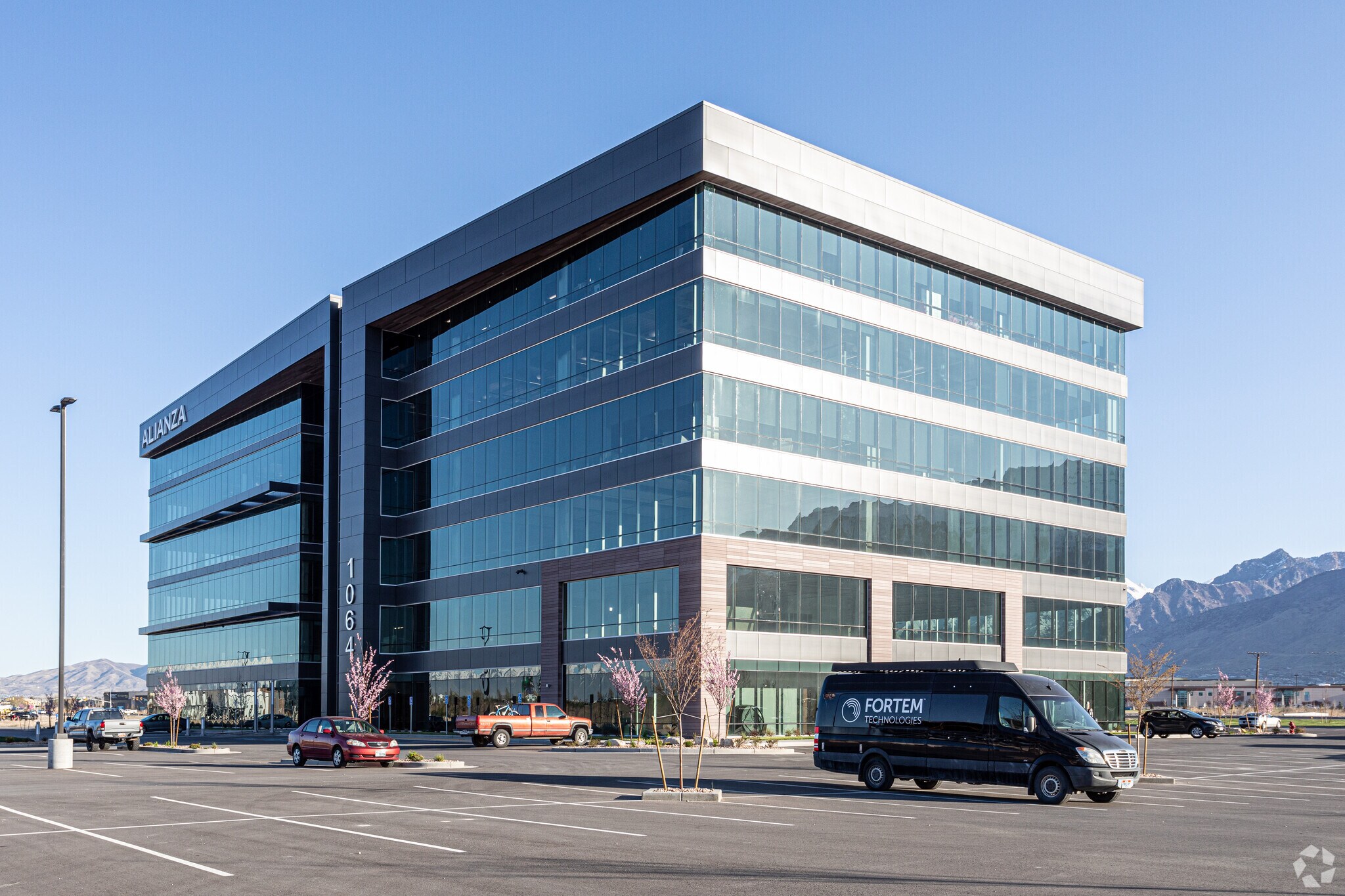 1064 S North County Blvd, Pleasant Grove, UT for lease Primary Photo- Image 1 of 29