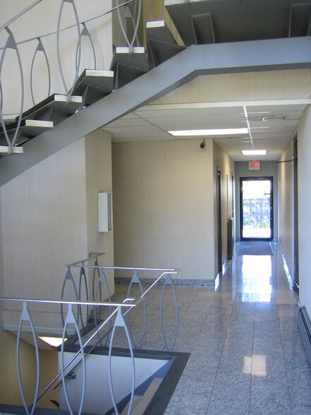 1640 Vauxhall Rd, Union Township, NJ à louer - Photo du bâtiment - Image 2 de 2