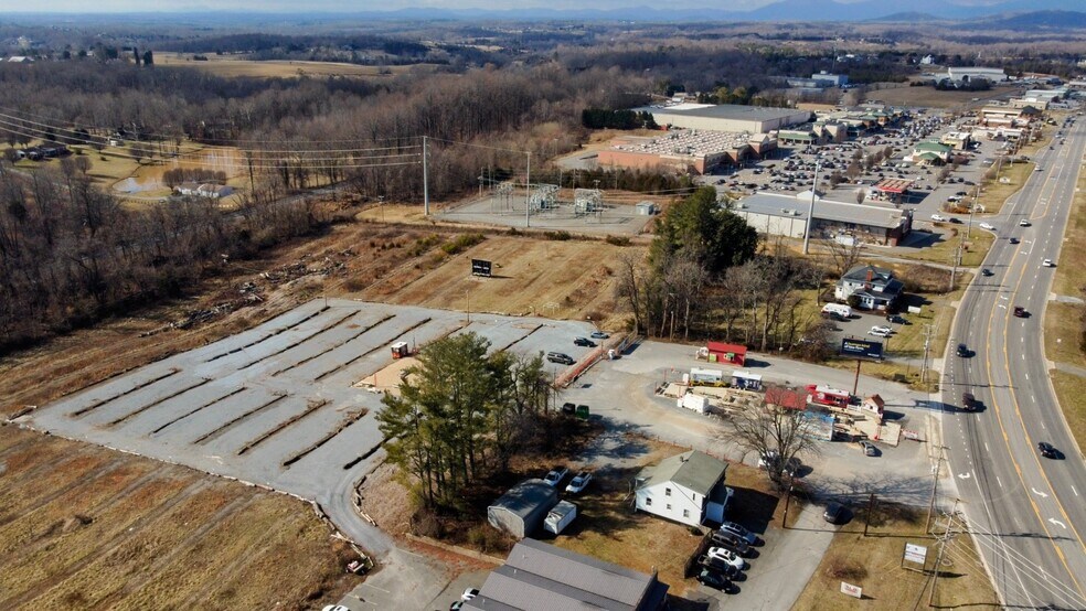15173 Forest Rd, Forest, VA à vendre - Photo du bâtiment - Image 2 de 8