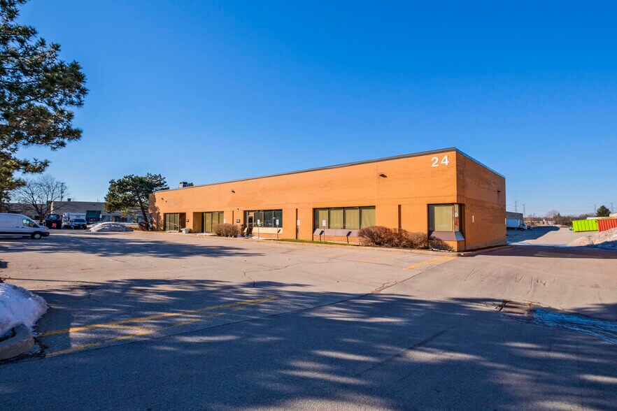 24 Viceroy Rd, Concord, ON à louer - Photo du bâtiment - Image 2 de 9