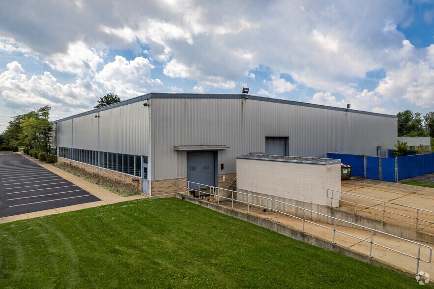 28999 Aurora Rd, Solon, OH à vendre - Photo du bâtiment - Image 3 de 5