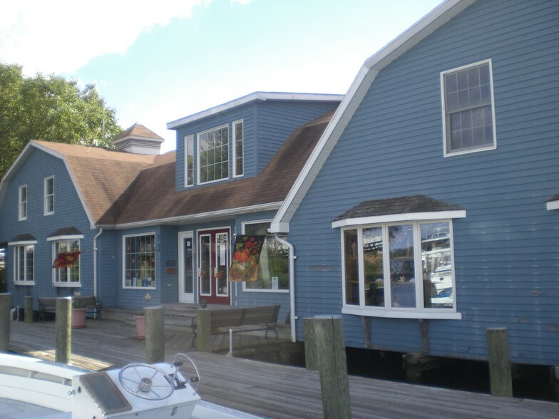 23002 McKinleyville Rd, Rock Hall, MD à vendre - Photo du bâtiment - Image 2 de 4