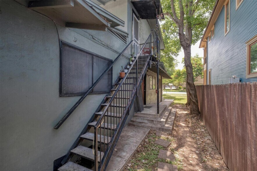 4306 Avenue B, Austin, TX à vendre - Photo du bâtiment - Image 2 de 34