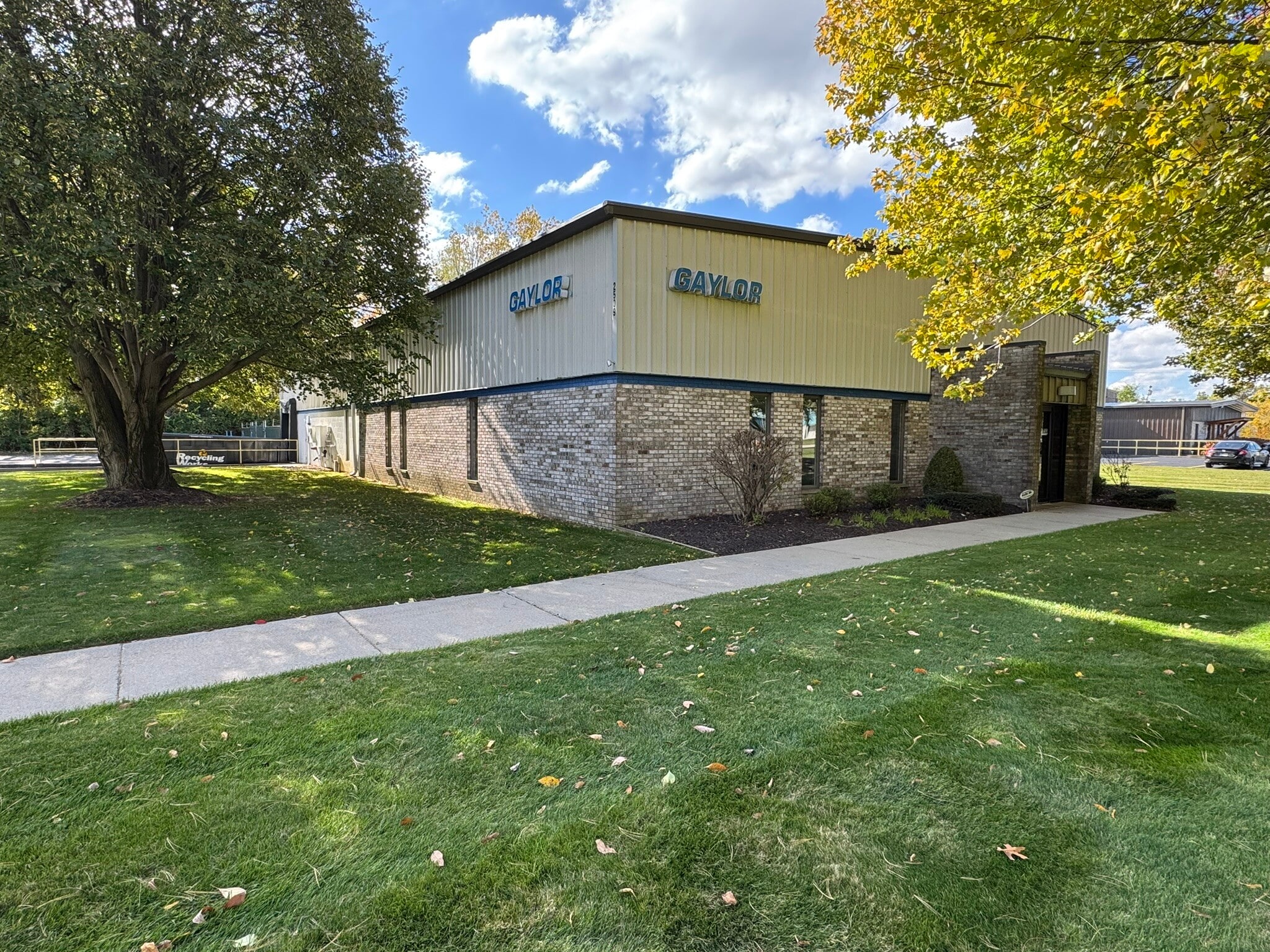 2509 Ada Dr, Elkhart, IN for lease Primary Photo- Image 1 of 3