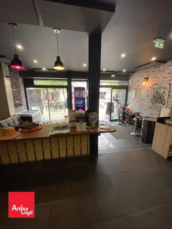 Commerce de détail dans Chartres à louer Hall d’entrée- Image 1 de 5