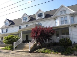 Plus de détails pour 301 Liberty St, Perryopolis, PA - Services hôteliers à vendre