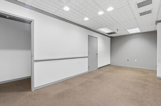 6196 Oxon Hill Rd, Oxon Hill, MD à louer Photo intérieure- Image 2 de 13