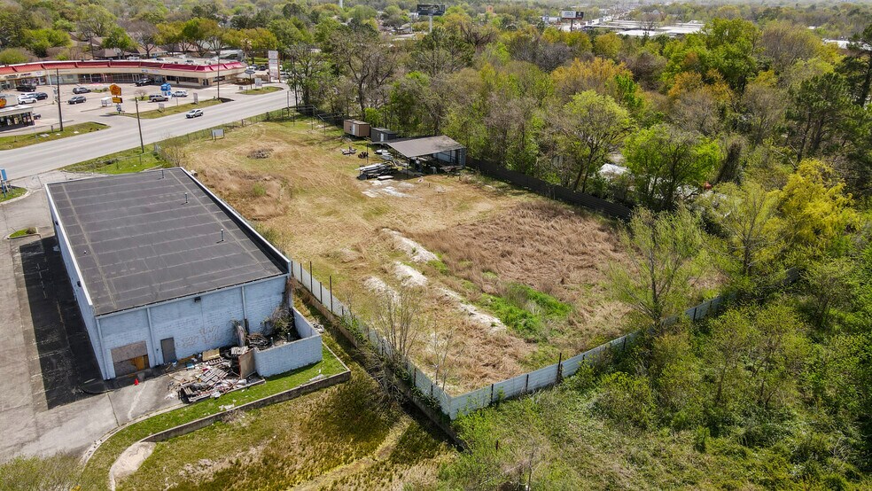 11921 Veterans Memorial Dr, Houston, TX à vendre - Photo du bâtiment - Image 3 de 24