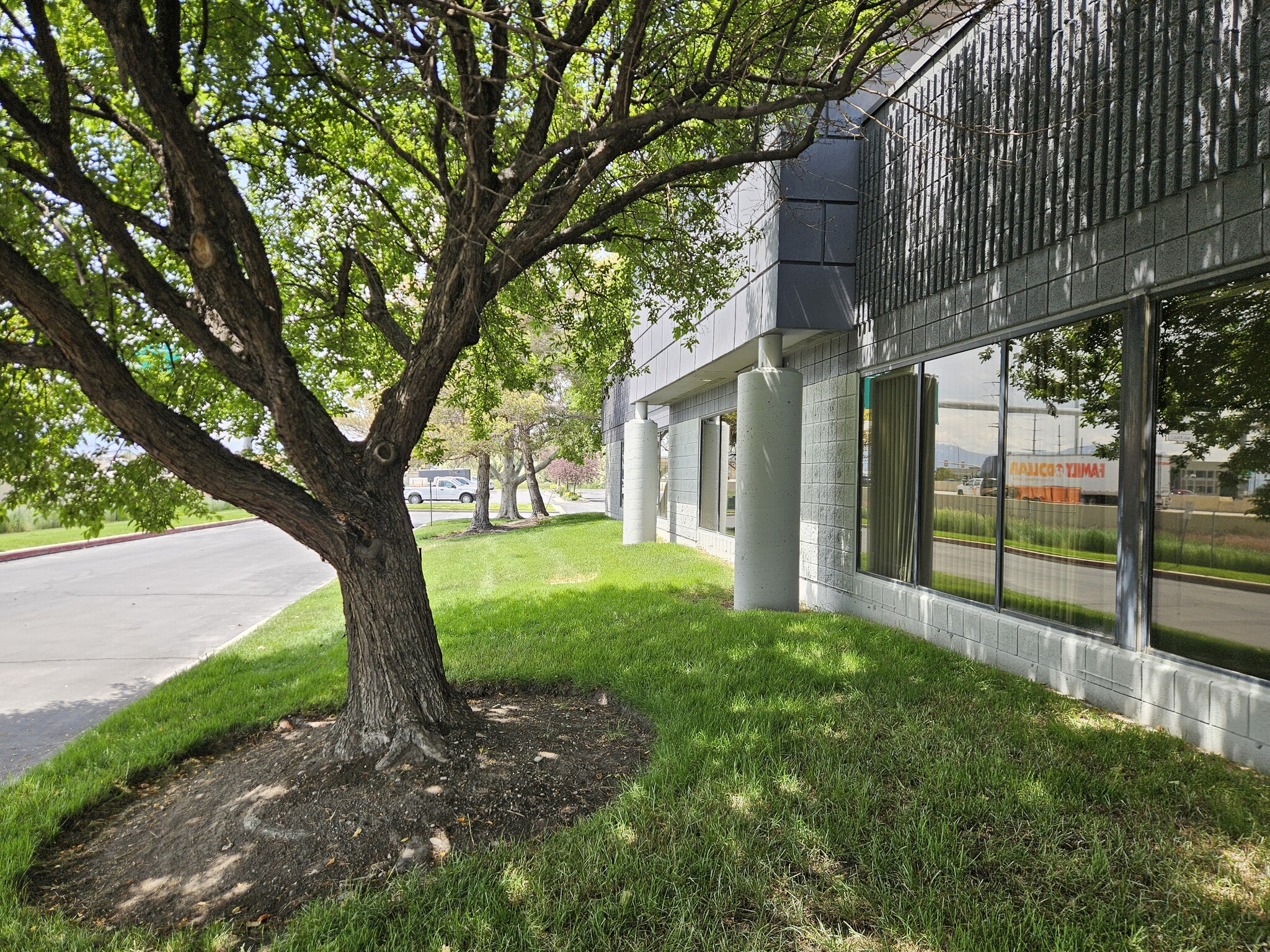 732 E Utah Valley Dr, American Fork, UT à louer Photo du bâtiment- Image 1 de 15