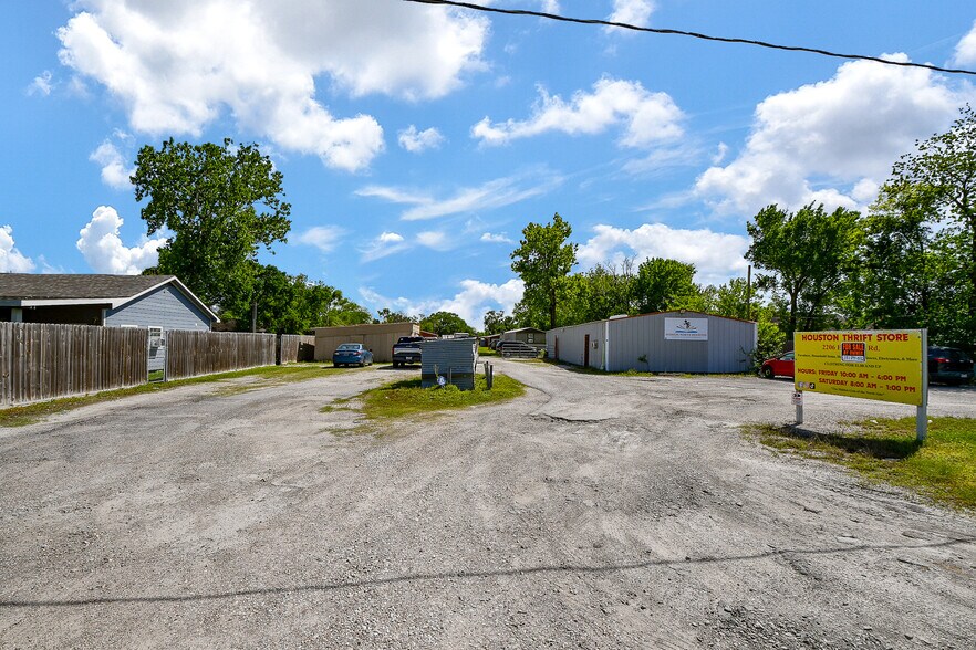 2206 Hartwick Rd, Houston, TX à vendre - Photo du bâtiment - Image 3 de 45