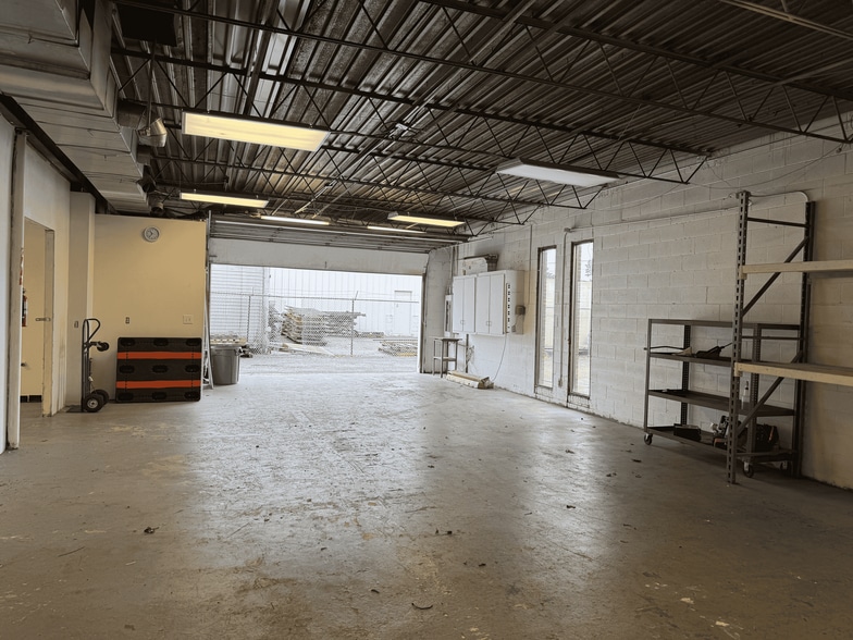 1312-1314 Farr Dr, Dayton, OH for sale - Interior Photo - Image 3 of 9
