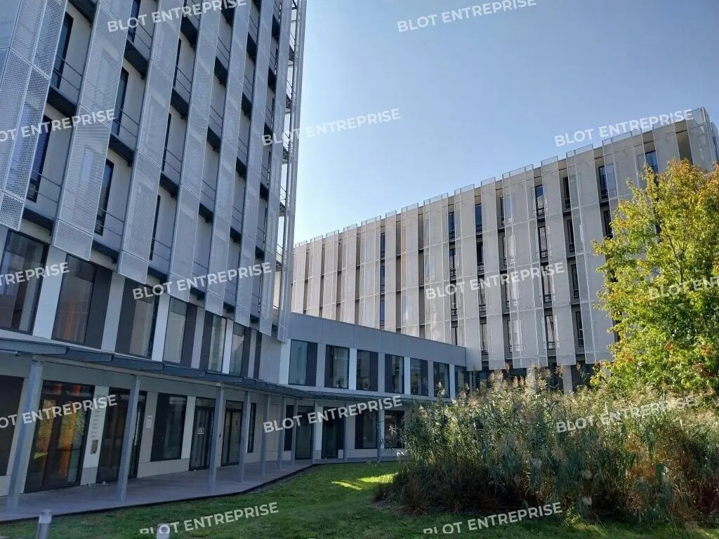 Bureau dans Saint-Jacques-de-la-Lande à louer Photo du bâtiment- Image 1 de 6