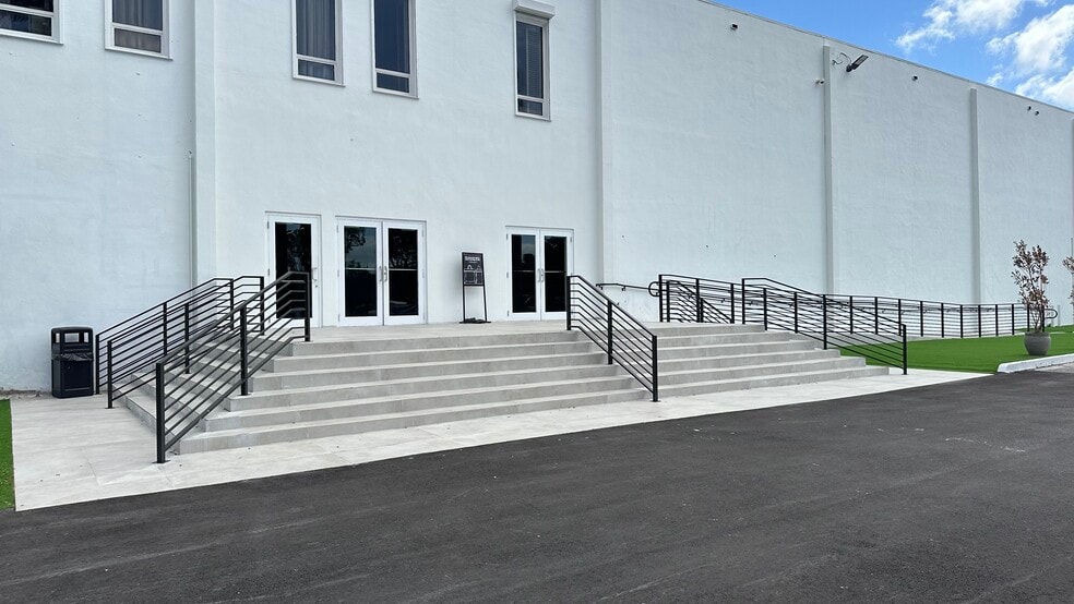 17801 NW 2nd Ave, Miami, FL for lease - Building Photo - Image 3 of 18