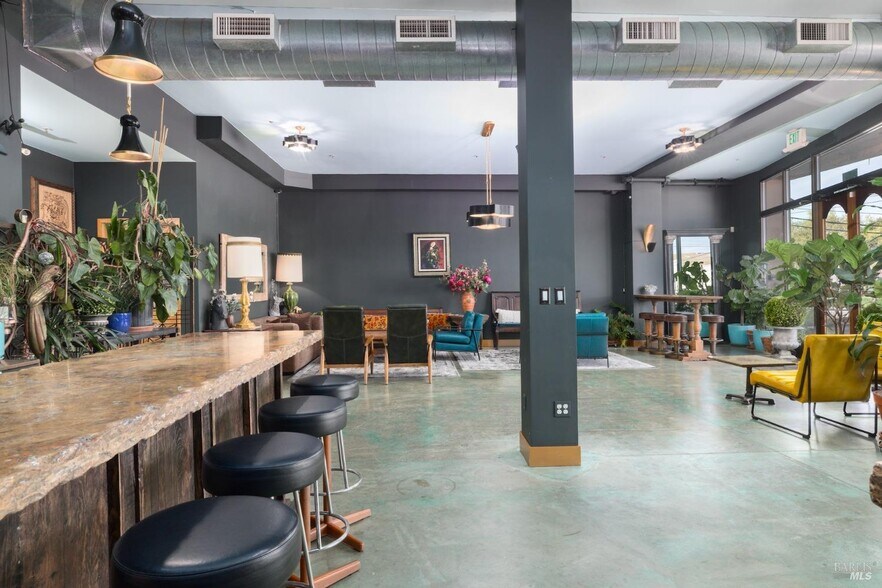 21015 Geyserville Ave, Geyserville, CA à vendre - Photo du bâtiment - Image 3 de 18