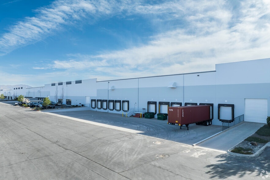 14525 Industry Cir, Reno, NV for lease - Building Photo - Image 2 of 6