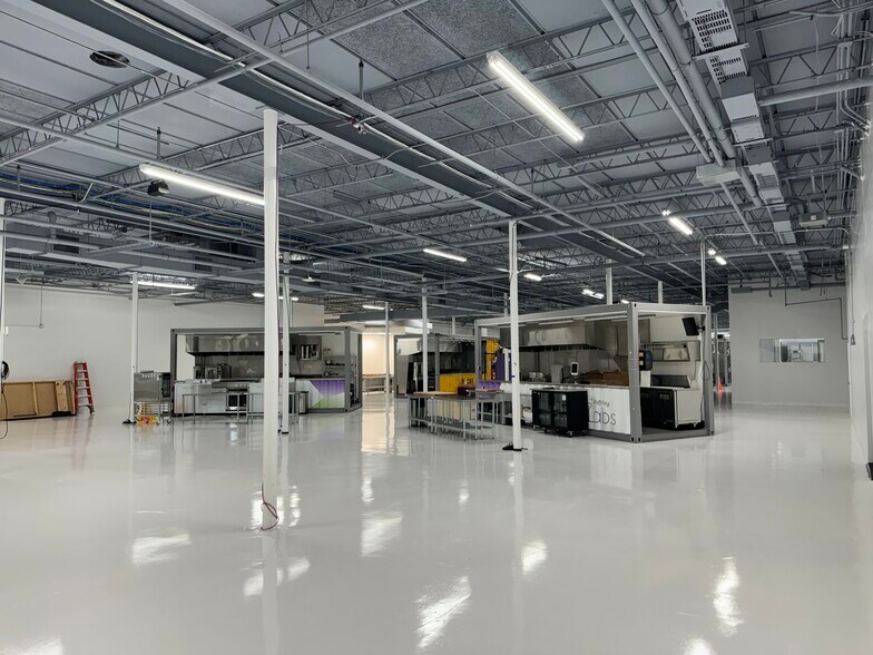 4051 NW 25th st, Miami, FL à louer - Photo du bâtiment - Image 2 de 10