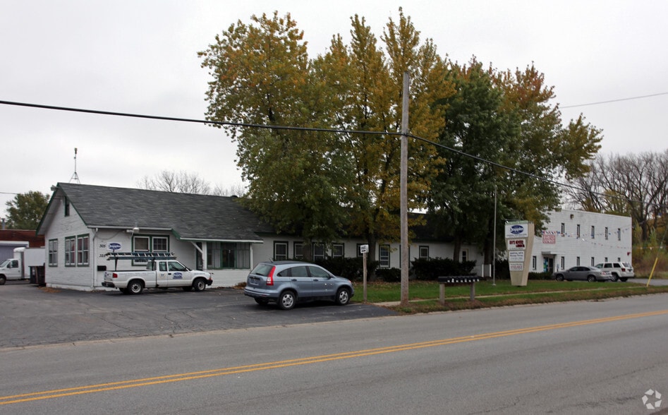 301-305 N Colfax St, Griffith, IN à louer - Photo du bâtiment - Image 3 de 5