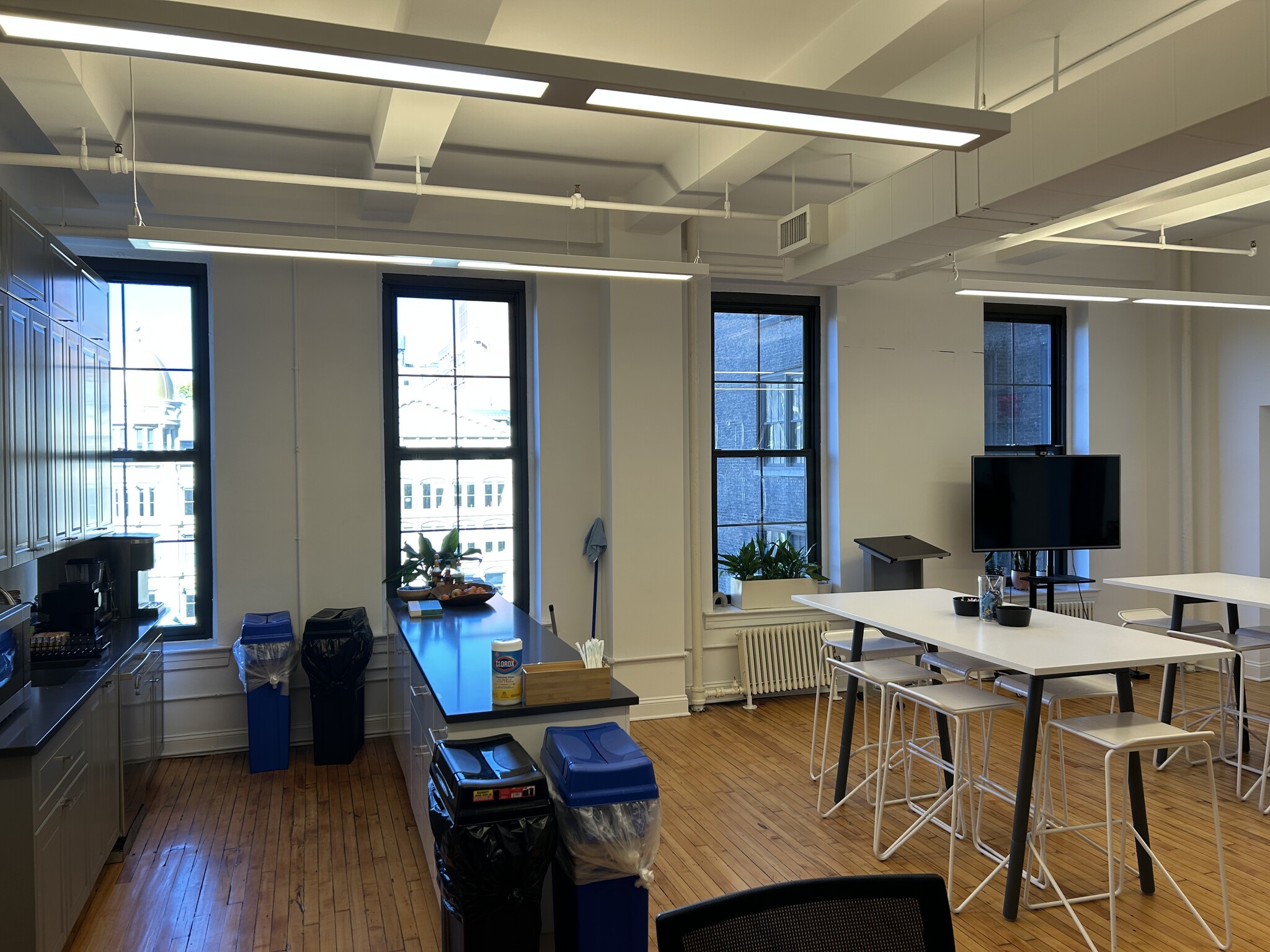 37 W 20th St, New York, NY for lease Interior Photo- Image 1 of 5