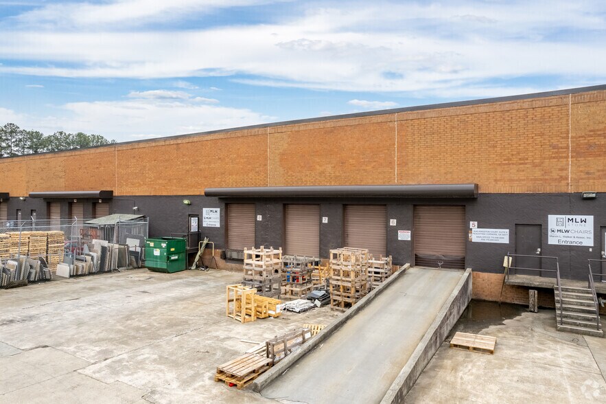 3045 Kingston Ct, Peachtree Corners, GA à louer - Photo du bâtiment - Image 3 de 5